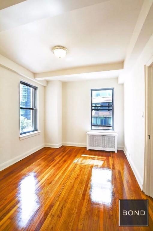 301 East 38th Street - Photo 4