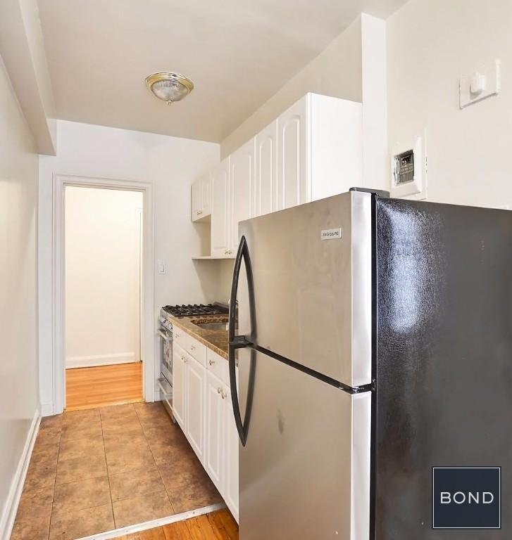 301 East 38th Street - Photo 7
