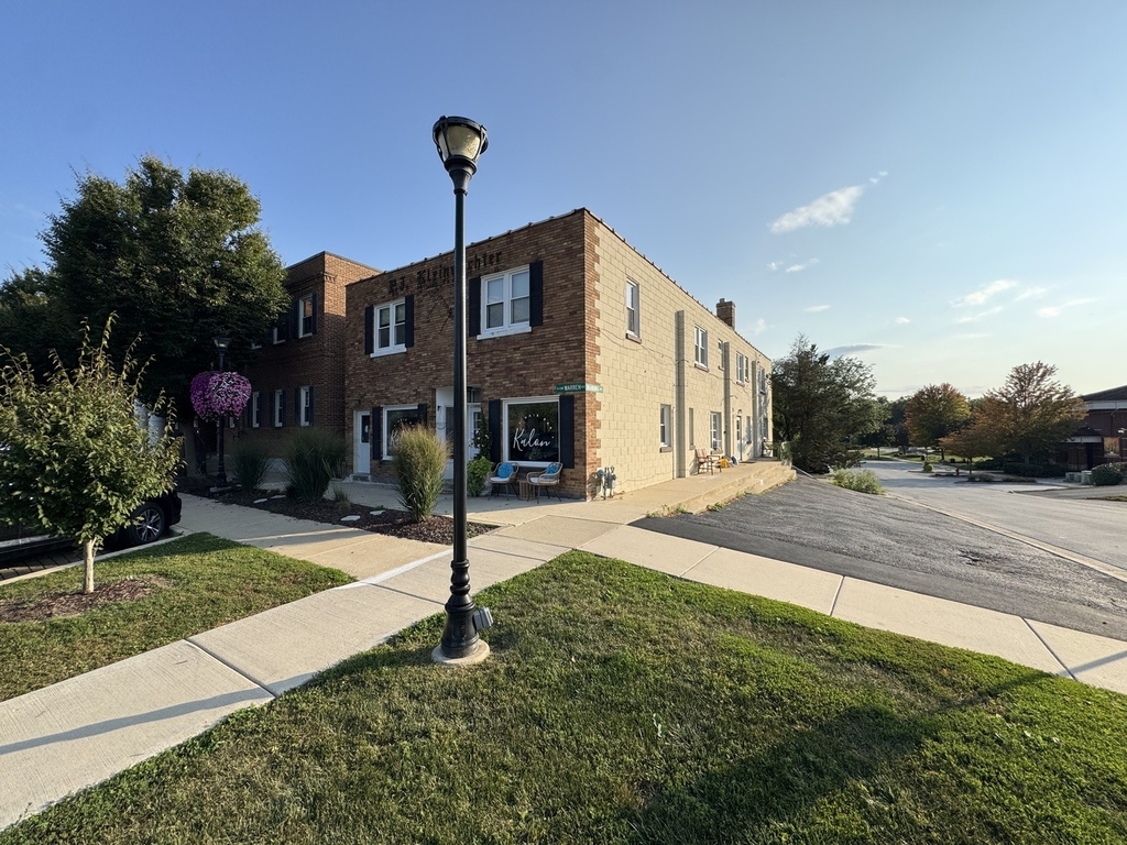 3s230 Warren Avenue - Photo 0
