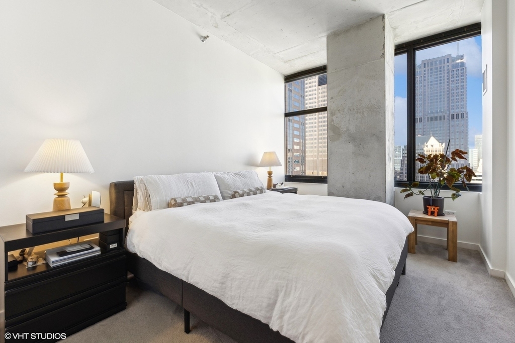235 W Van Buren Street - Photo 12