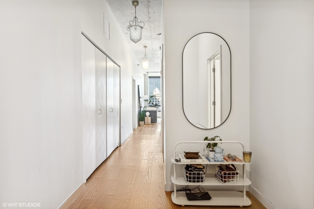 235 W Van Buren Street - Photo 9