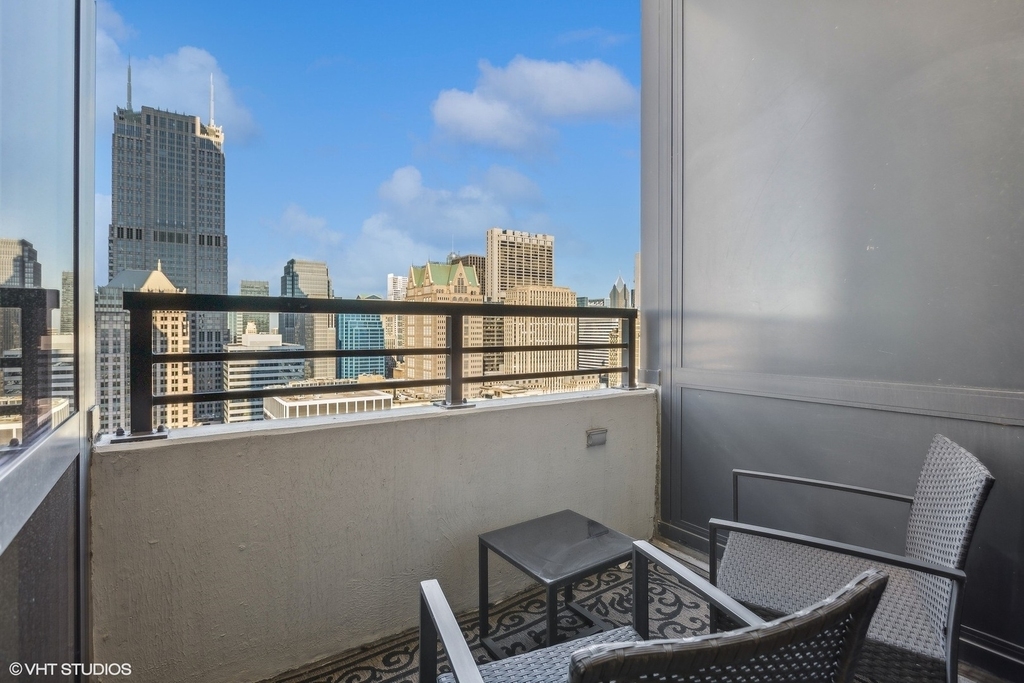 235 W Van Buren Street - Photo 5