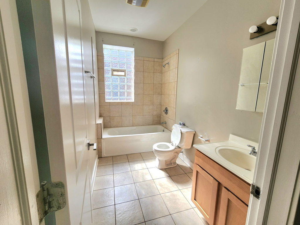 2320 E 70th Place - Photo 3
