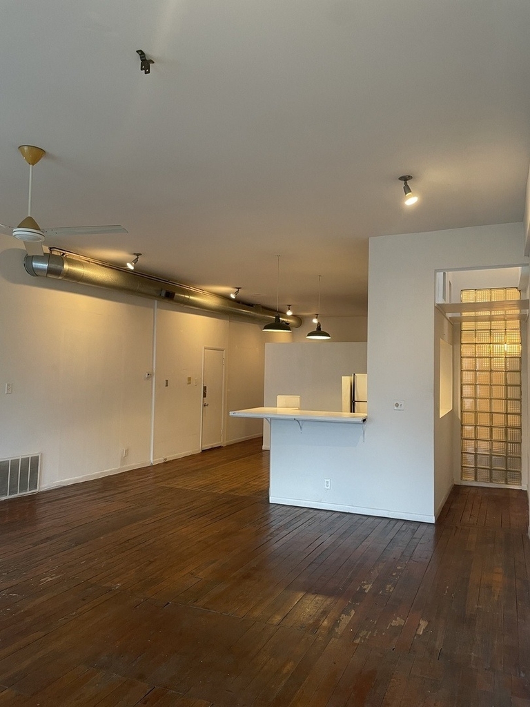 1908 S Halsted Street - Photo 2