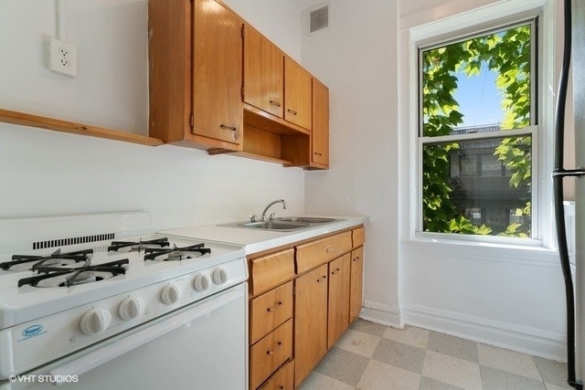 732 W 19th Street - Photo 3