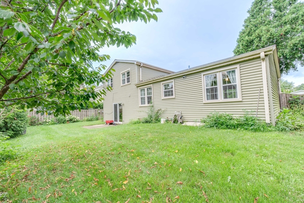 5s735 Park Meadow Drive - Photo 18