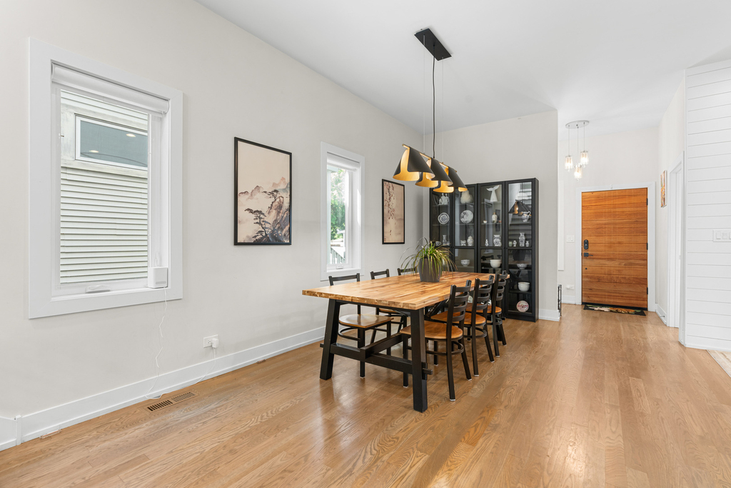 5047 W Winnemac Avenue - Photo 11