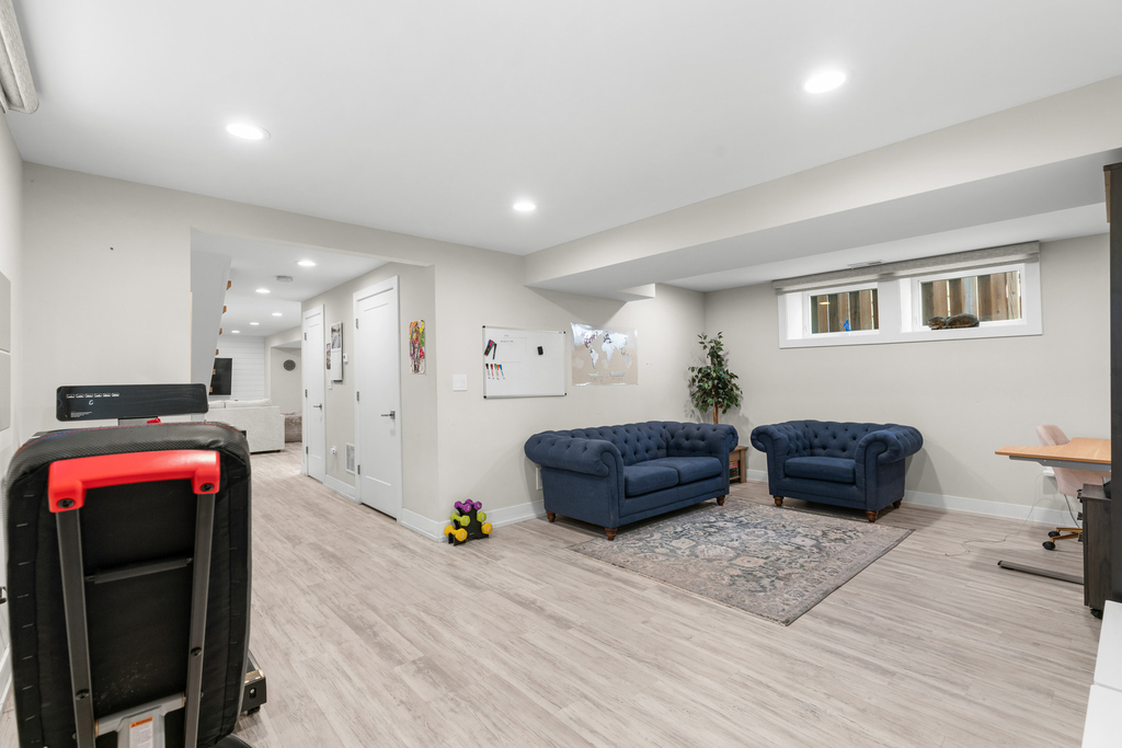 5047 W Winnemac Avenue - Photo 34