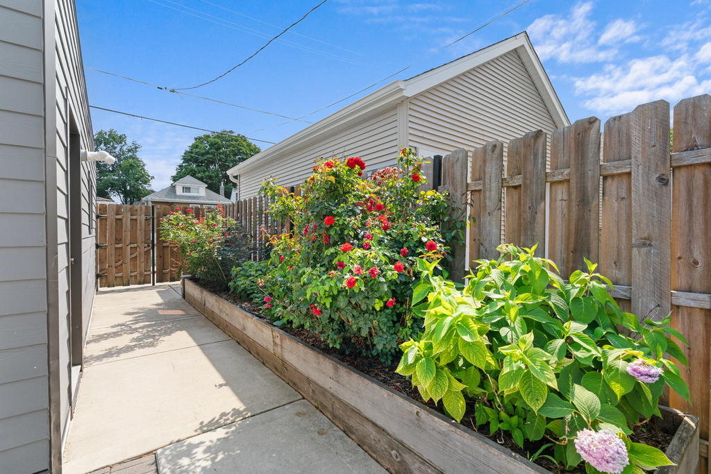 5047 W Winnemac Avenue - Photo 43