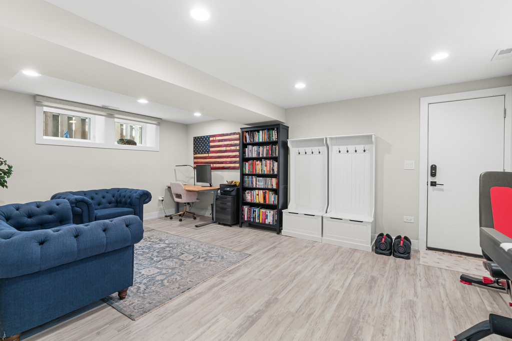 5047 W Winnemac Avenue - Photo 35