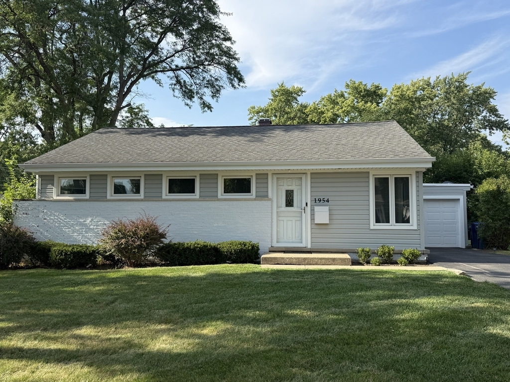 1954 Redwood Lane - Photo 0