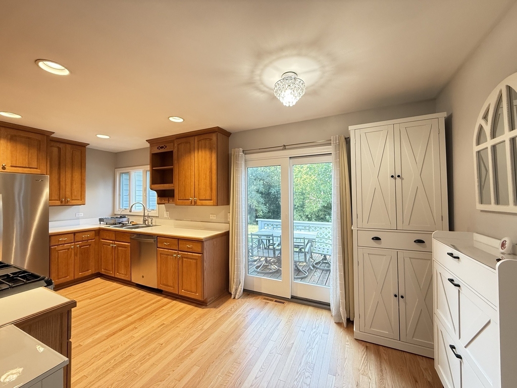 1954 Redwood Lane - Photo 3