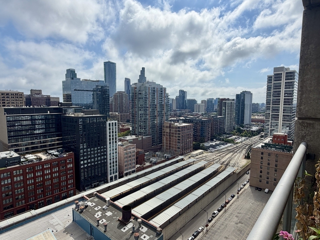 611 S Wells Street - Photo 10