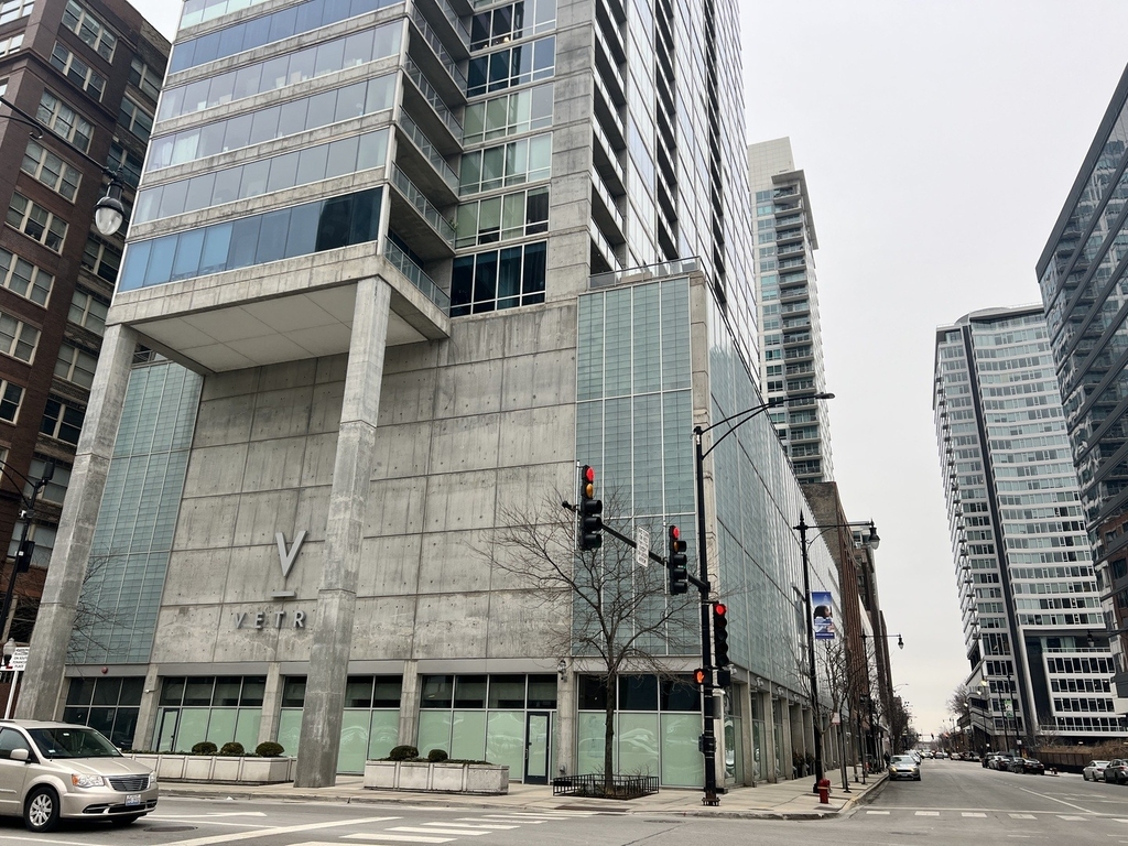 611 S Wells Street - Photo 0