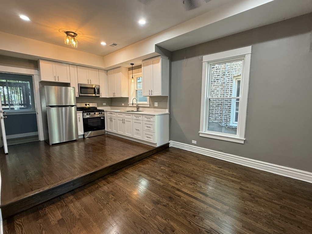3310 W Le Moyne Street - Photo 1