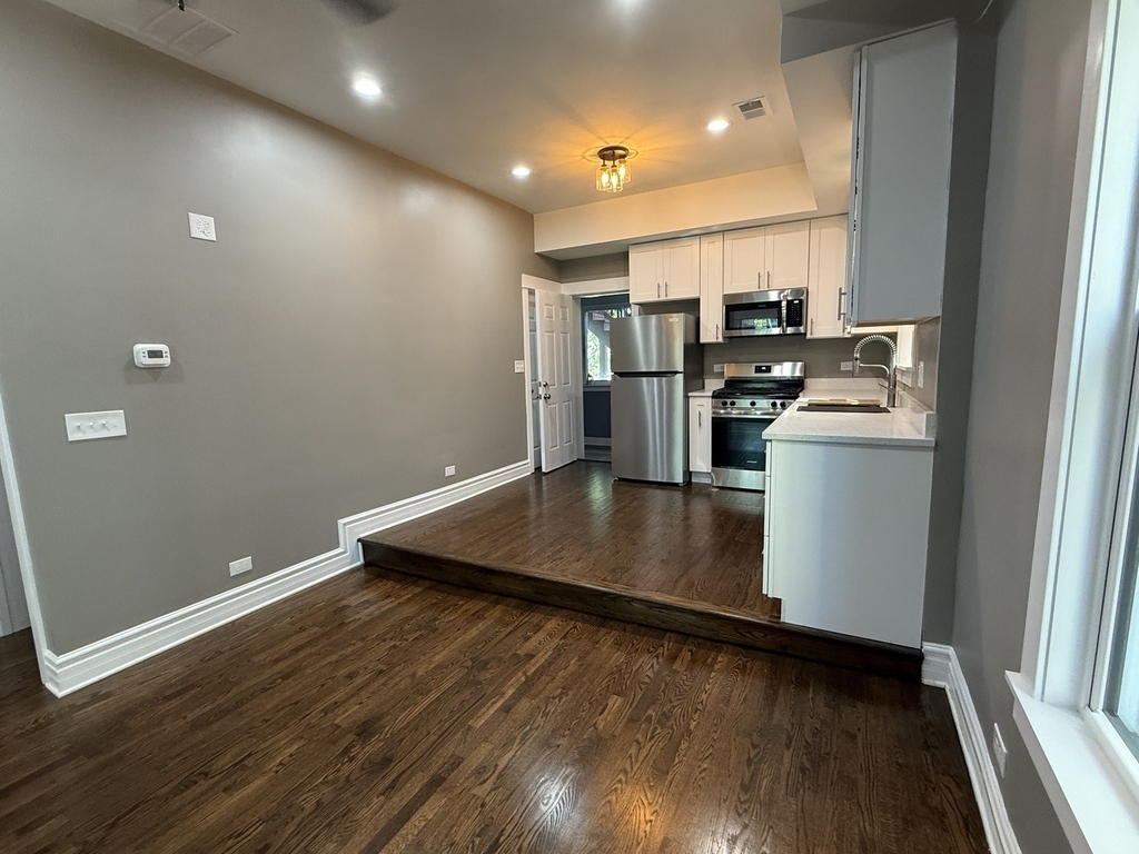 3310 W Le Moyne Street - Photo 2
