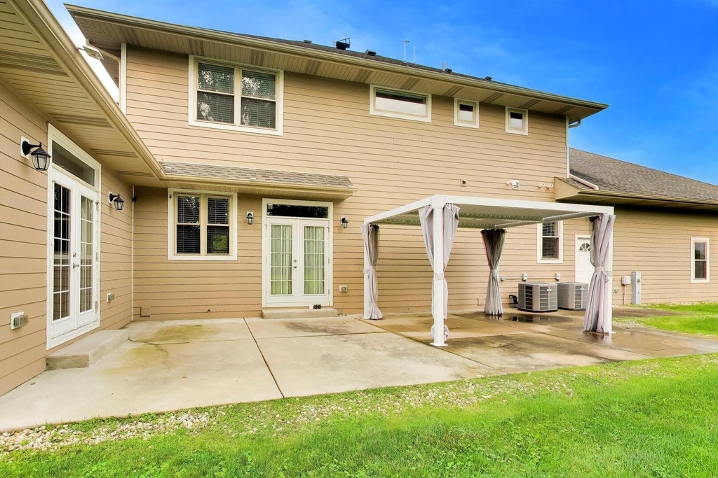 2311 N Arlington Heights Road - Photo 32