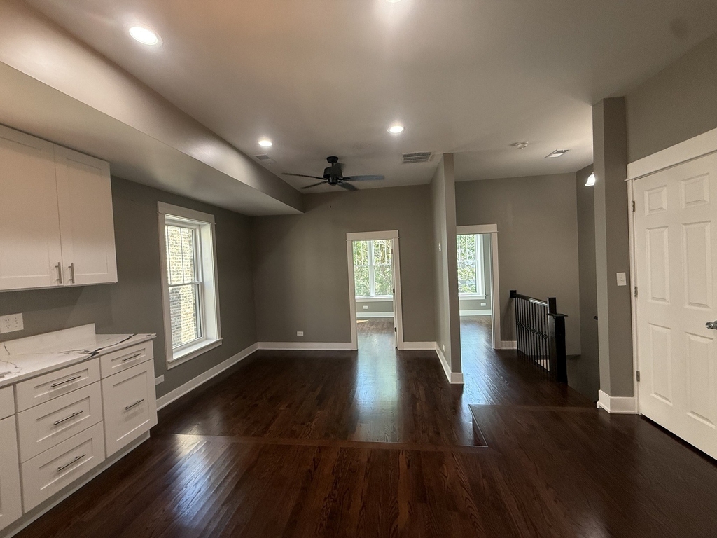 3310 W Lemoyne Street - Photo 2