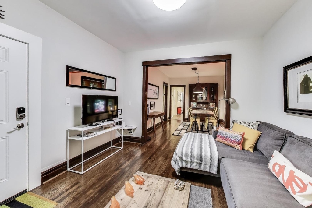 2857 W Fletcher Street - Photo 2