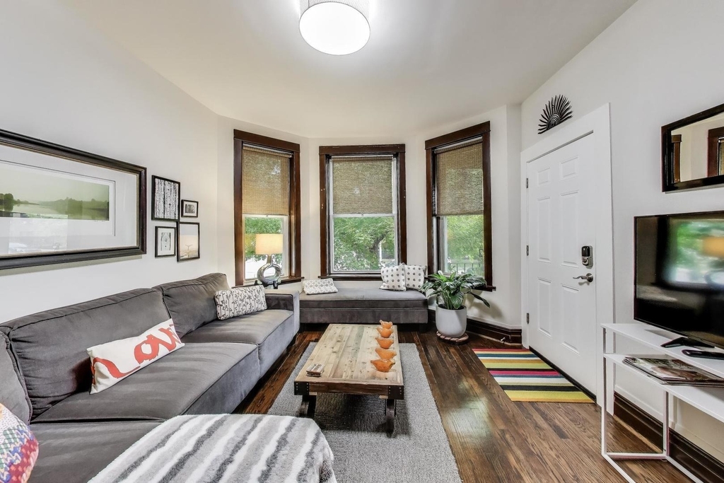 2857 W Fletcher Street - Photo 1