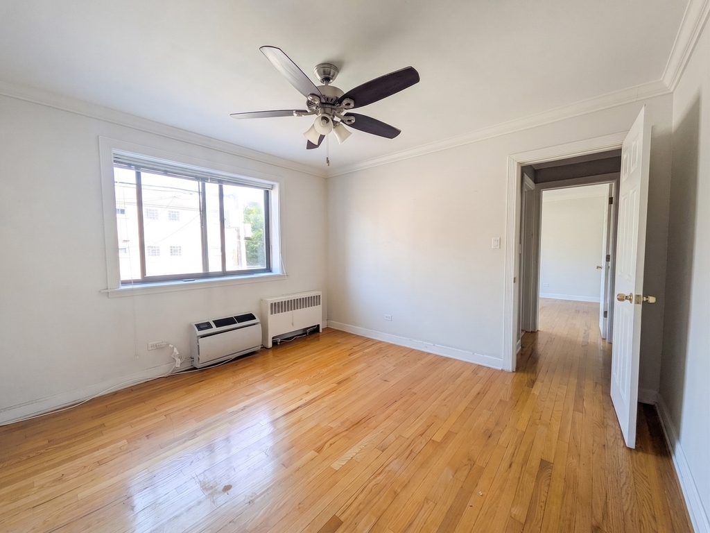 2704 W Lunt Avenue - Photo 8