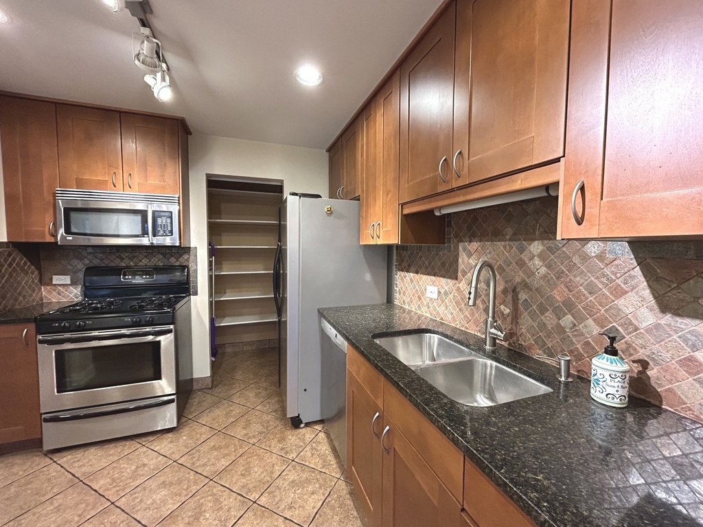734 Plumtree Court - Photo 2