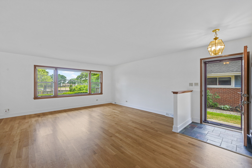 825 Ottawa Avenue - Photo 1