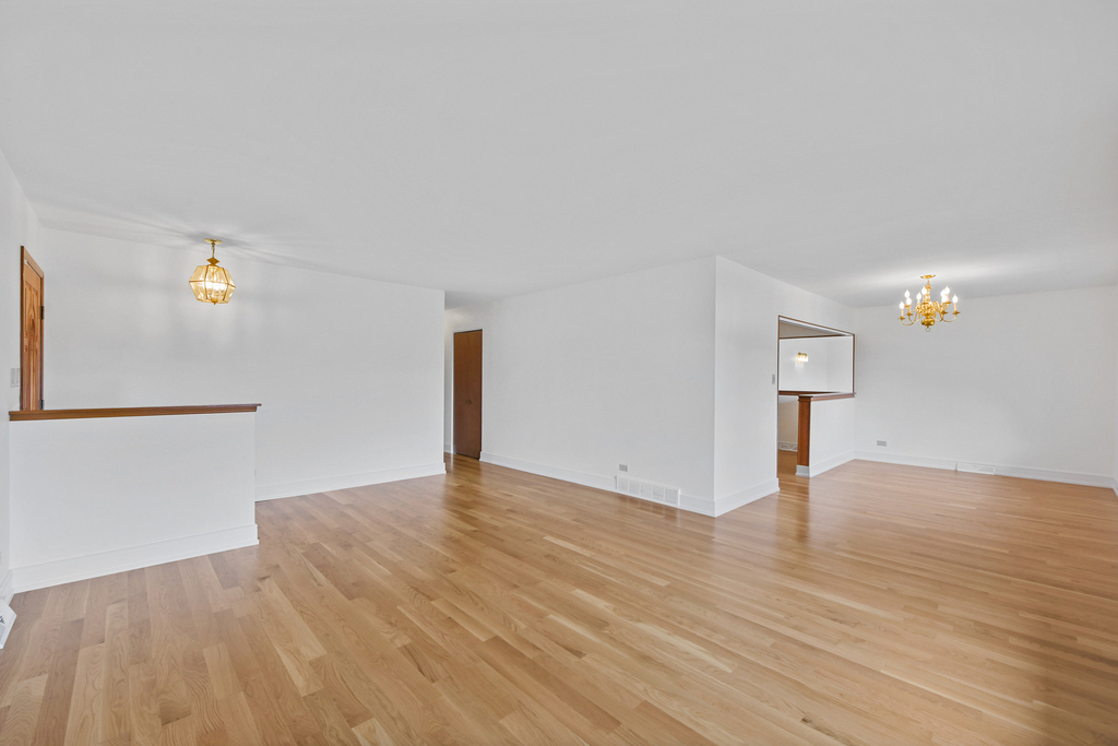 825 Ottawa Avenue - Photo 2
