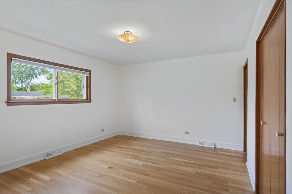 825 Ottawa Avenue - Photo 8