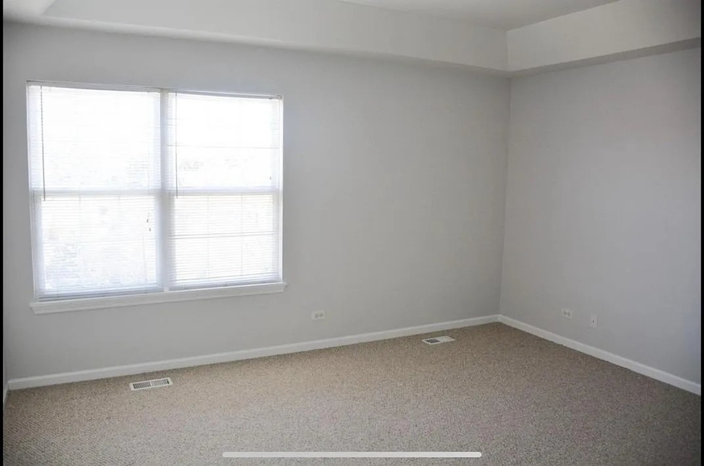 893 Enfield Drive - Photo 10