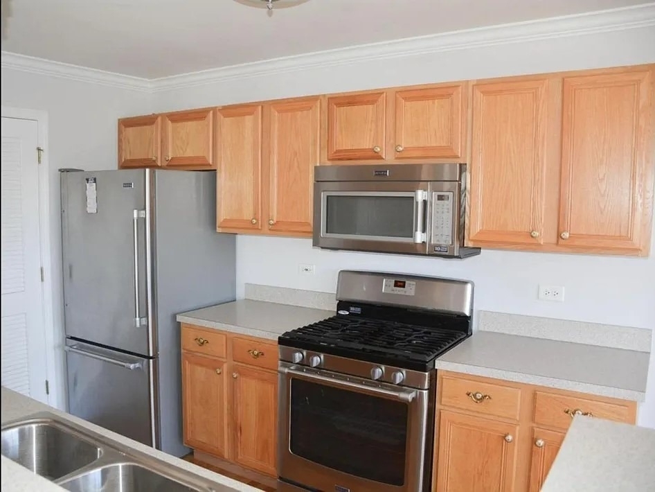 893 Enfield Drive - Photo 4