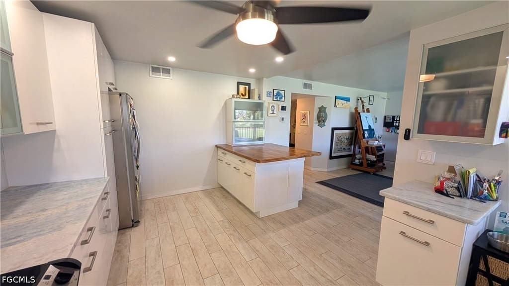 7410 Lake Breeze Drive - Photo 14
