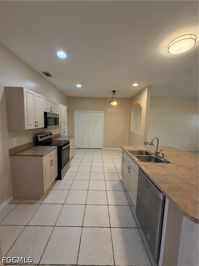 721 Milwaukee Boulevard - Photo 3