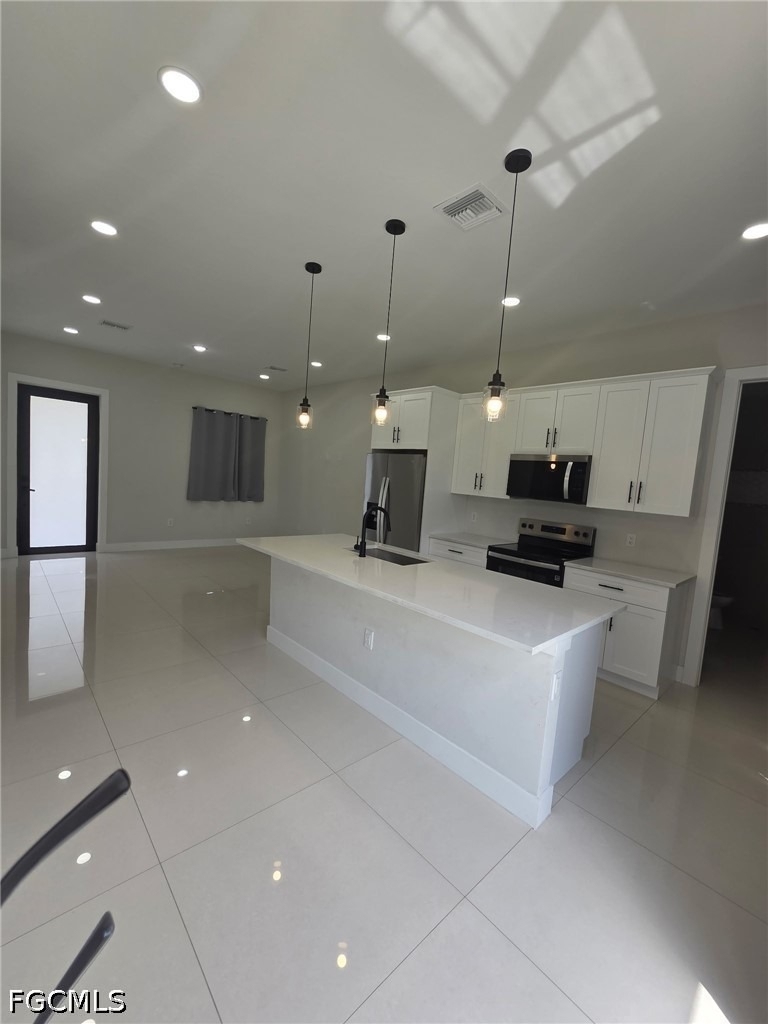 432 Raymer Street - Photo 2