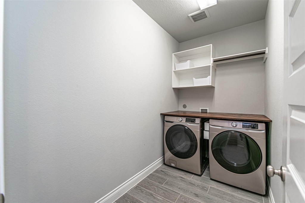 546 Cedar Harbor Court - Photo 10