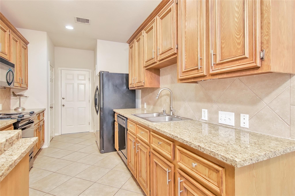 16518 Strathmore Manor Lane - Photo 8