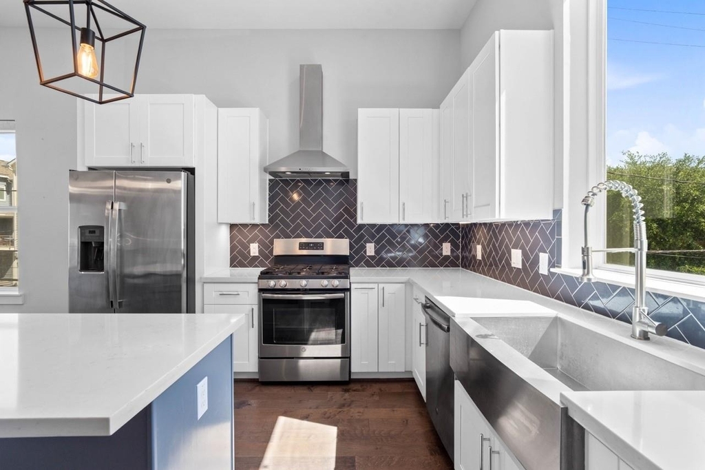 1114 W 15th 1/2 Street - Photo 23