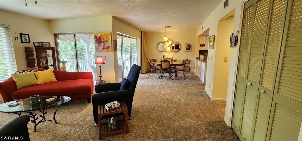 109 Georgetown Boulevard - Photo 3