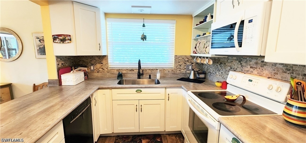 109 Georgetown Boulevard - Photo 9