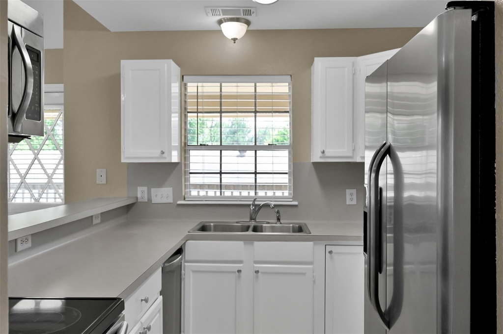 1141 Lovett Street - Photo 11