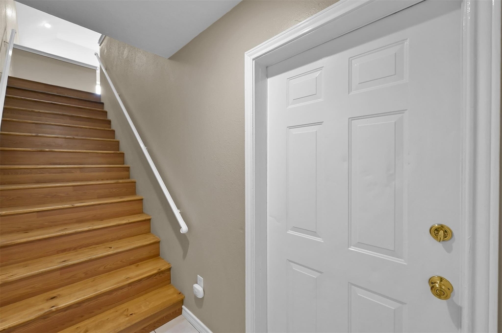 1141 Lovett Street - Photo 3