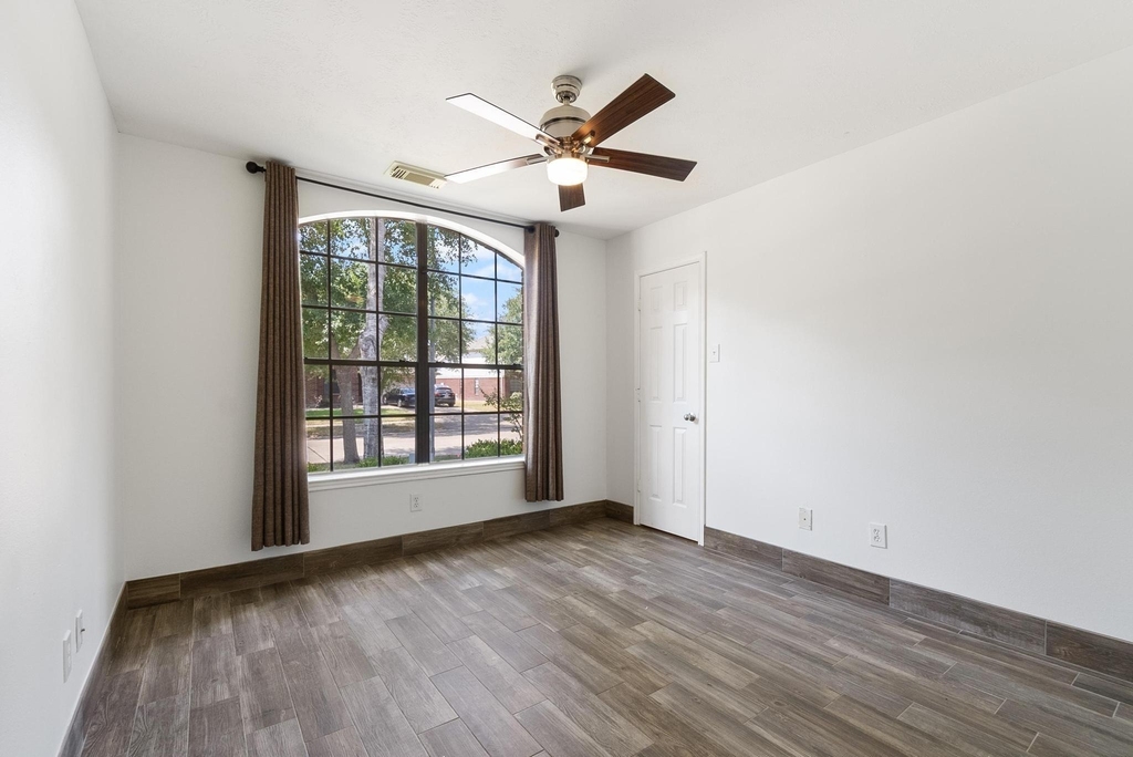 10638 Desert Springs Circle - Photo 7