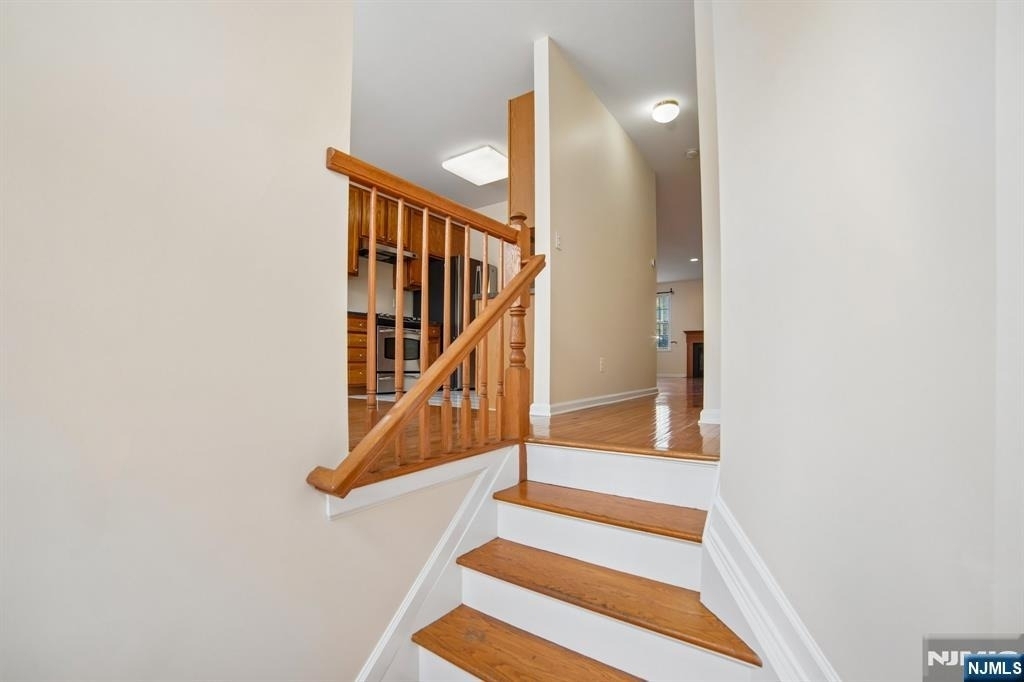 533 Coventry - Photo 3