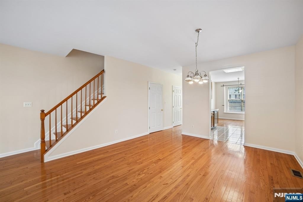 533 Coventry - Photo 12