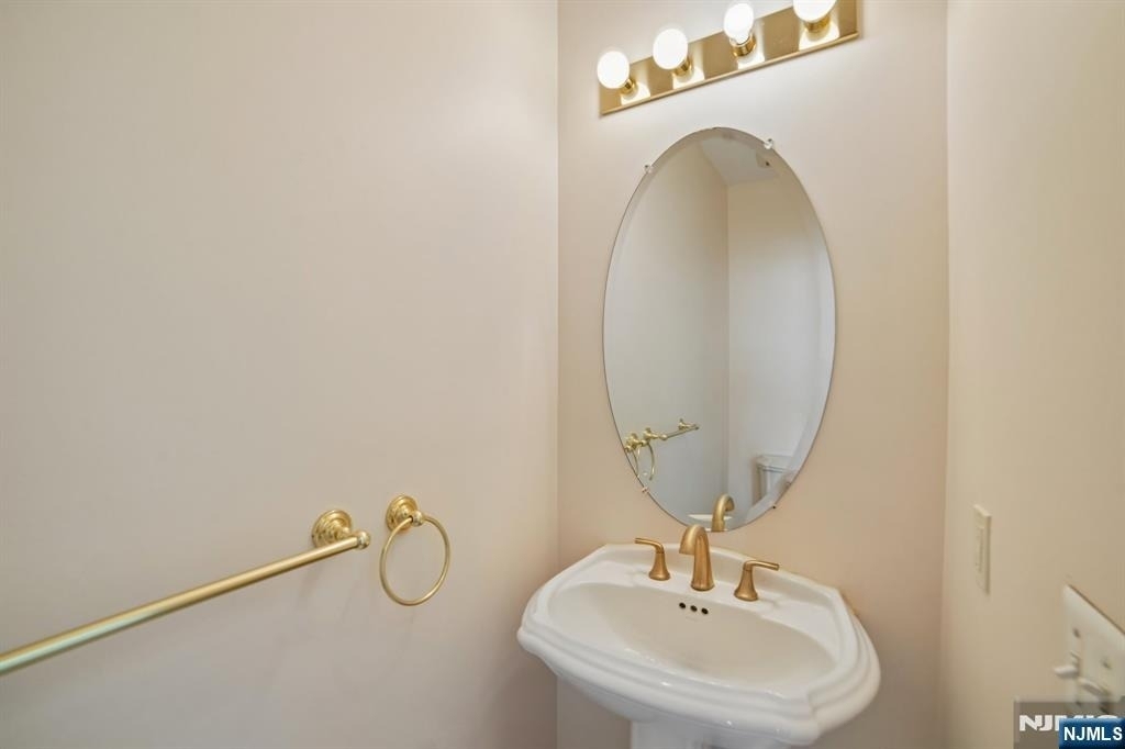 533 Coventry - Photo 16
