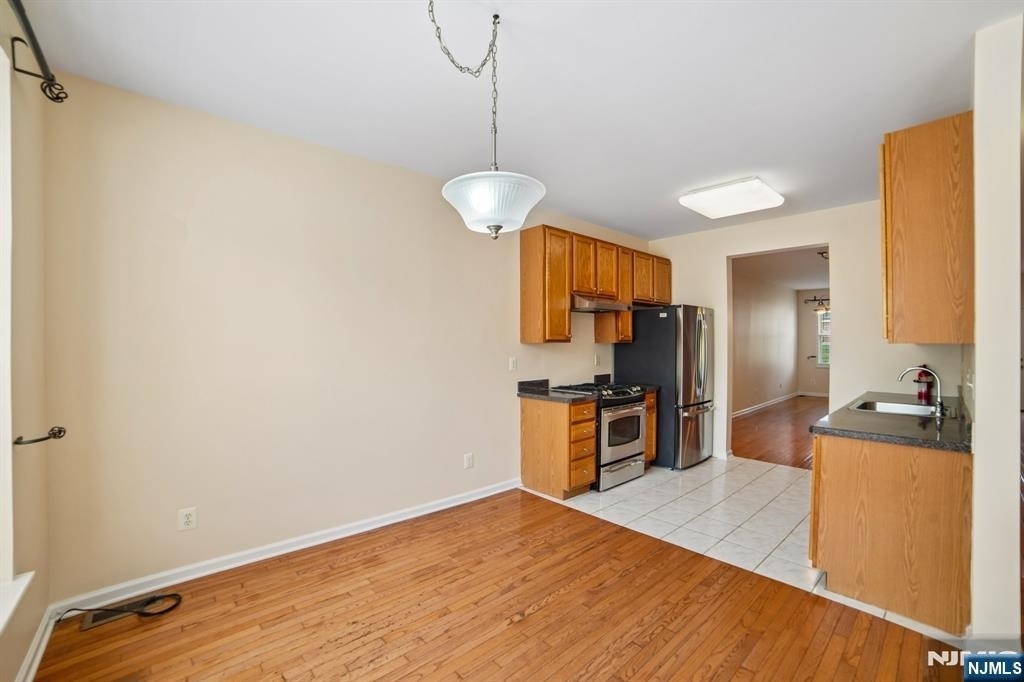 533 Coventry - Photo 6