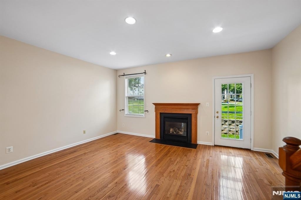 533 Coventry - Photo 15