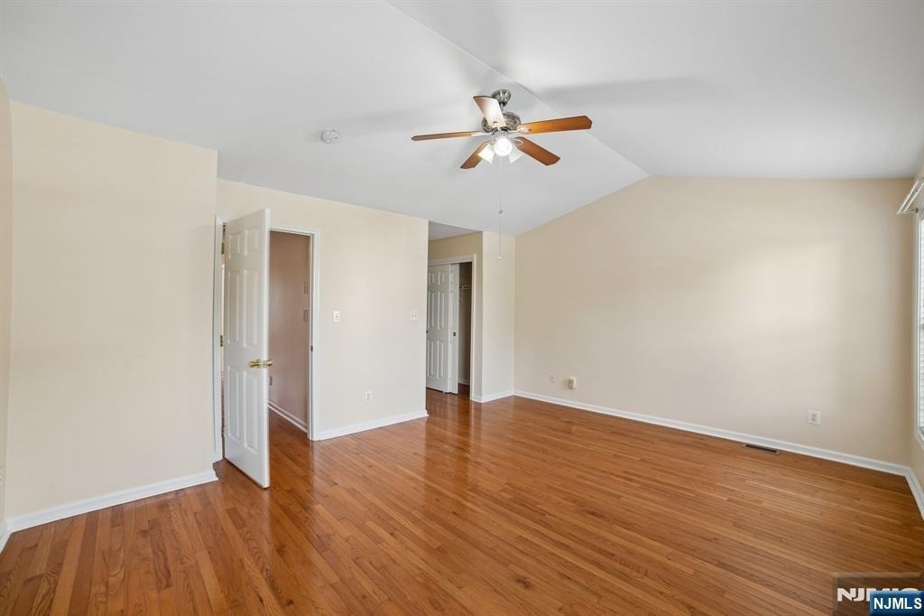 533 Coventry - Photo 18