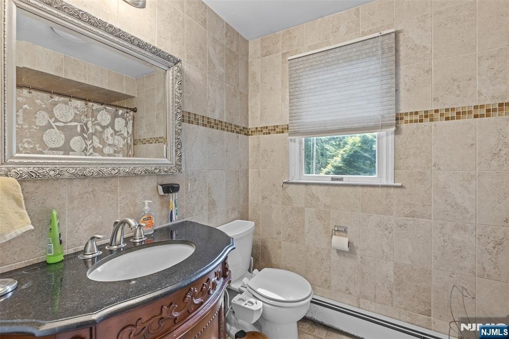 34 Andrew - Photo 16