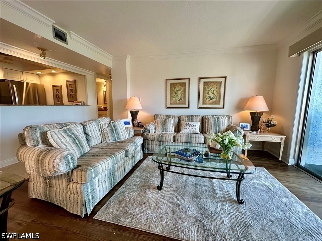 555 Park Shore Drive - Photo 9